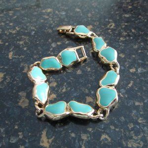 Lovely Trifari Teal Cabochon Enamel 7.5" Link Goldtone Bracelet